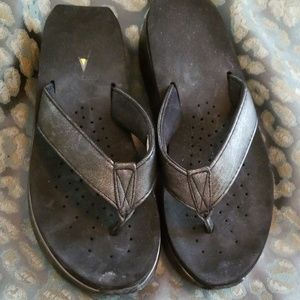 3/$50 Volatile Gun Metal Flipflop sz 6